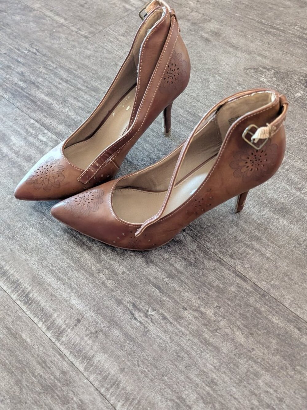 Brown flower leather heels